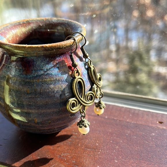 Handmade Freshwater pearl earrings - Picture 3 of 6